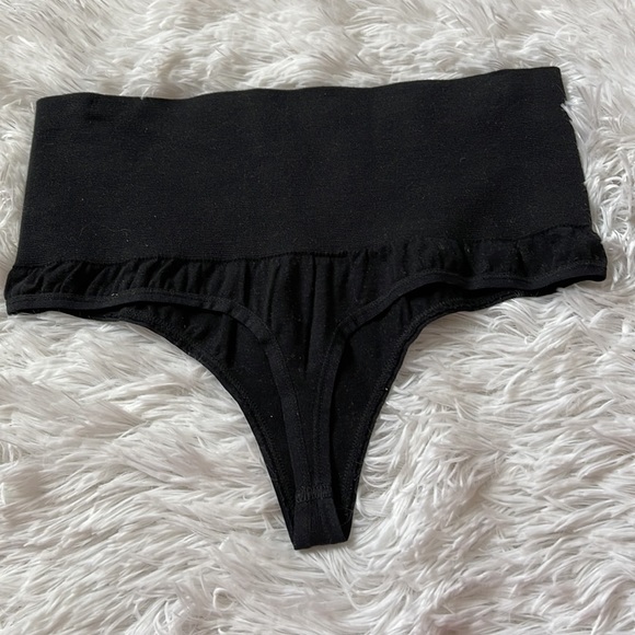 Yummie Shaping Thong - Picture 4 of 5